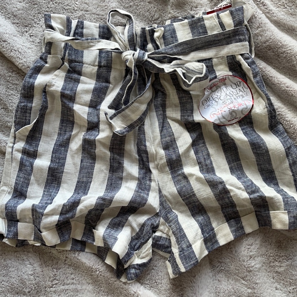 Paper bag waist blue and white shorts